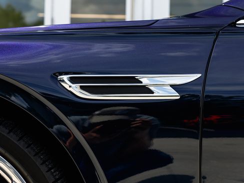Certified 2024 Bentley Flying Spur V8 image 24