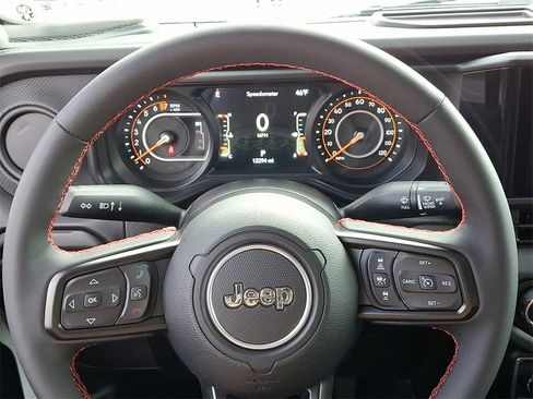 Used 2024 Jeep Gladiator Rubicon w/ Technology Group image 20