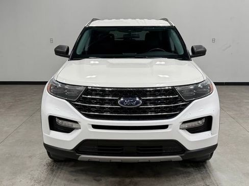 Used 2023 Ford Explorer XLT w/ Equipment Group 202A image 4