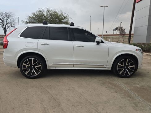 Used 2023 Volvo XC90 B6 Plus image 2