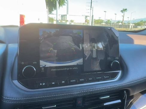 Used 2023 Nissan Rogue SL w/ SL Premium Package FWD image 17