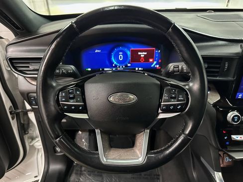 Used 2022 Ford Explorer Platinum w/ Class IV Trailer Tow Package AWD/4WD image 13