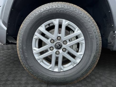 Used 2023 Toyota Tundra SR5 w/ SR5 Convenience Package AWD/4WD image 11