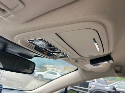 Used 2021 Lincoln Corsair AWD w/ Rear Removable Package Tray image 14