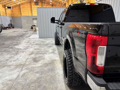 Used 2017 Ford F250 XLT AWD/4WD image 9