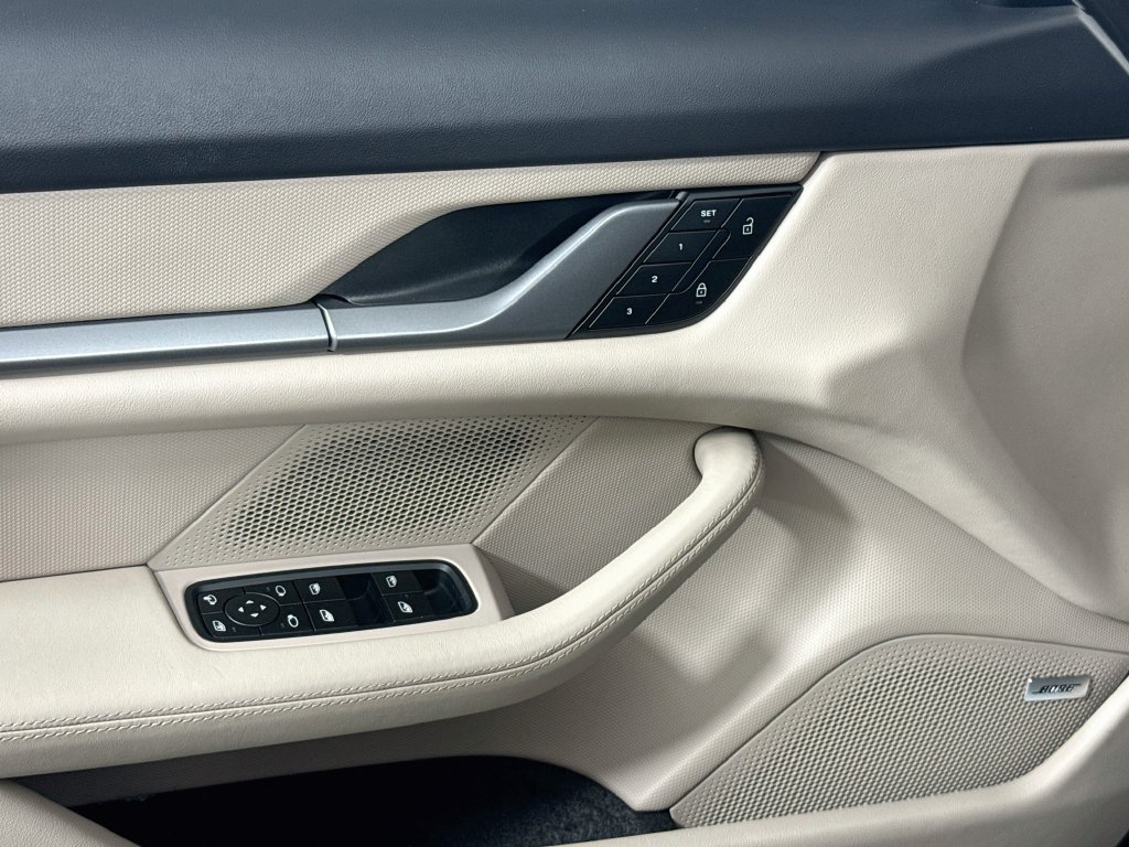 Certified 2025 Porsche Taycan AWD/4WD image 18