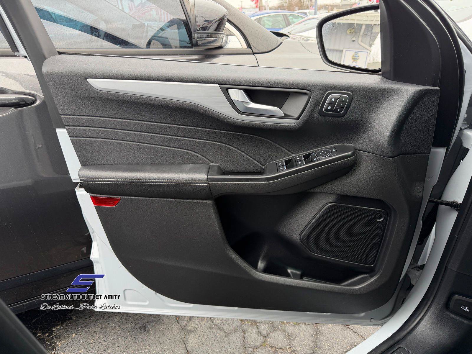 Used 2025 Ford Escape Platinum AWD/4WD image 28