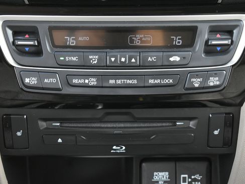 Used 2019 Honda Pilot Touring image 23