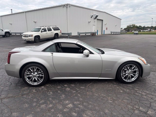 Used 2007 Cadillac XLR RWD image 6