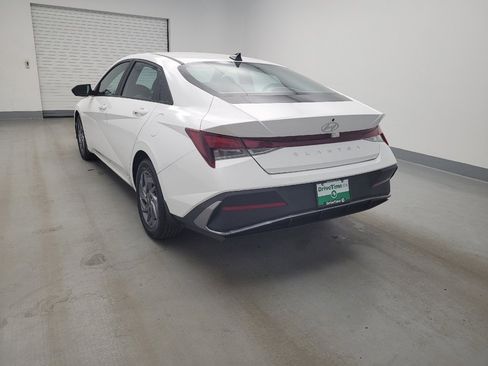 Used 2024 Hyundai Elantra SEL FWD image 5