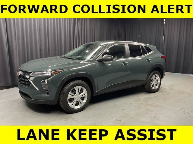 Used 2025 Chevrolet Trax LS FWD image 2