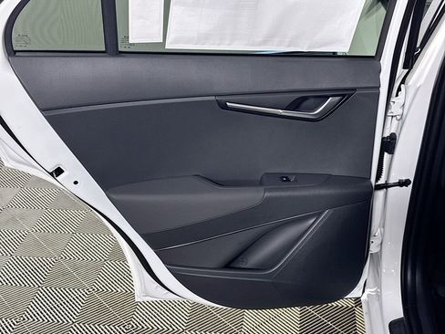 New 2026 Kia Niro EX FWD image 19