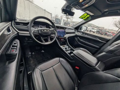 Used 2024 Jeep Grand Cherokee L Limited w/ Luxury Tech Group II image 9