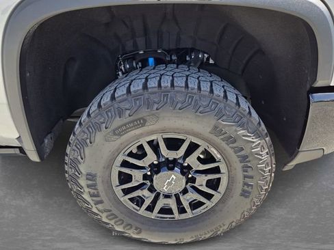 Certified 2025 Chevrolet Silverado 2500 ZR2 w/ Technology Package image 9