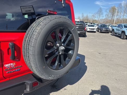 Used 2025 Jeep Wrangler Unlimited Sahara w/ Safety Group image 30