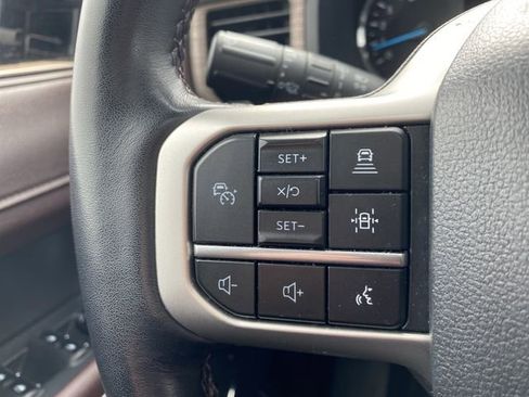 Used 2024 Ford Expedition Limited image 32