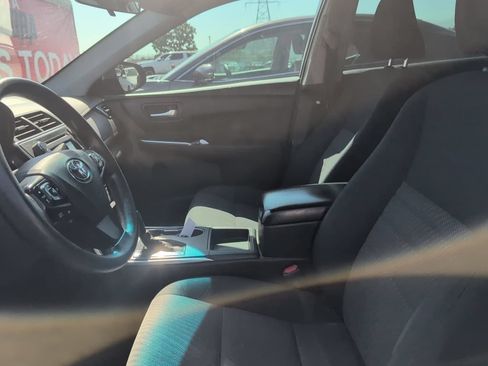 Used 2016 Toyota Camry LE FWD image 3