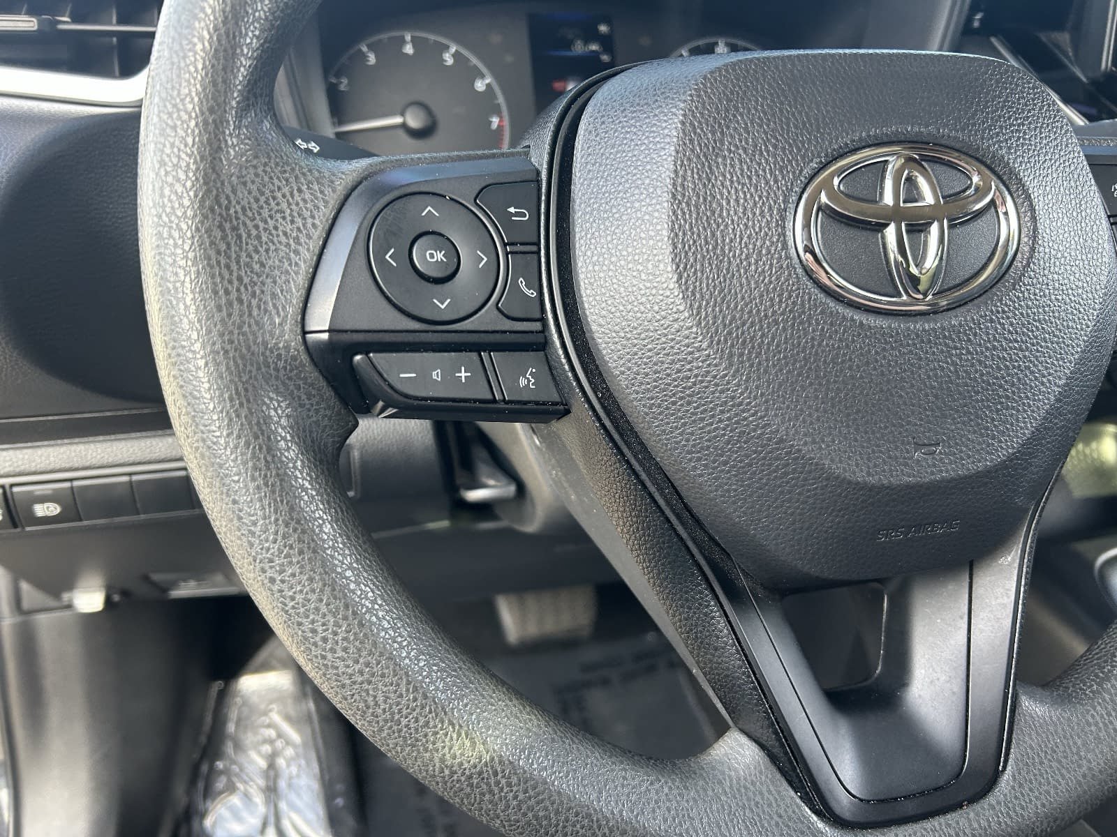 Used 2024 Toyota Corolla LE w/ LE Convenience Package FWD image 27