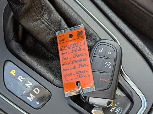 Used 2019 Jeep Cherokee Latitude Plus w/ Cold Weather Group image 20