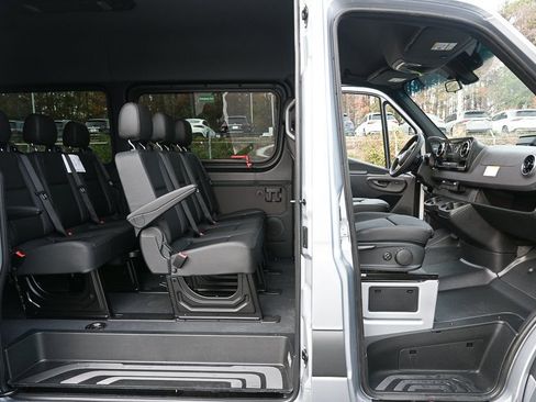 Used 2025 Mercedes-Benz Sprinter 2500 image 22