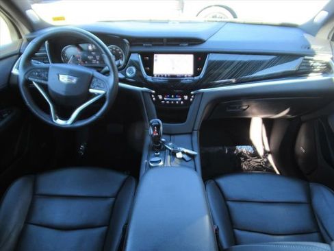 Used 2025 Cadillac XT6 Premium Luxury image 11
