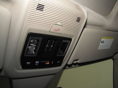 Used 2024 Volkswagen Atlas SE FWD image 8