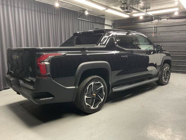 Used 2025 Chevrolet Silverado EV LT w/ LT Premium Package AWD/4WD image 5