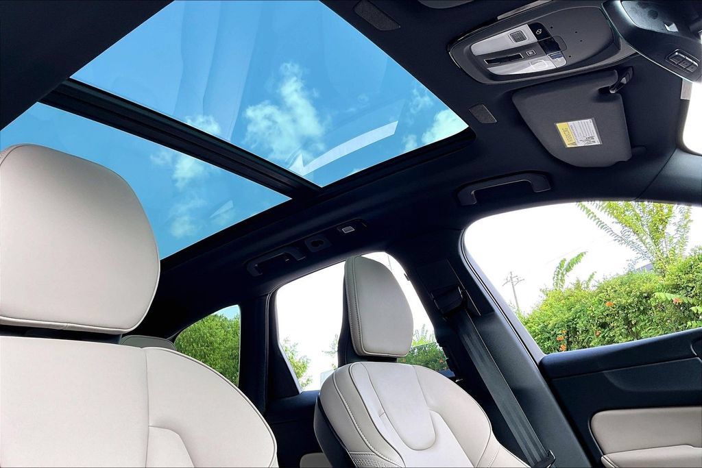 Certified 2026 Volvo XC60 B5 Plus AWD/4WD image 23