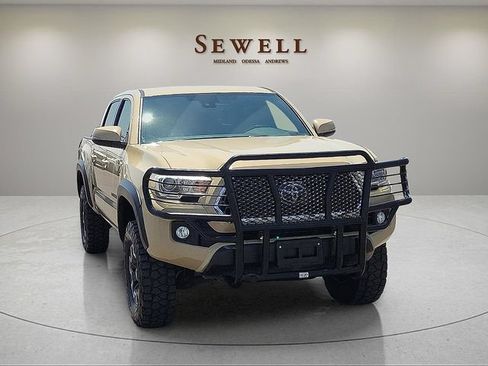 Used 2018 Toyota Tacoma TRD Off-Road AWD/4WD image 7