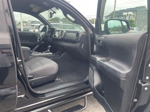 Used 2017 Toyota Tacoma TRD Off-Road w/ Tow Package (A/T) image 20