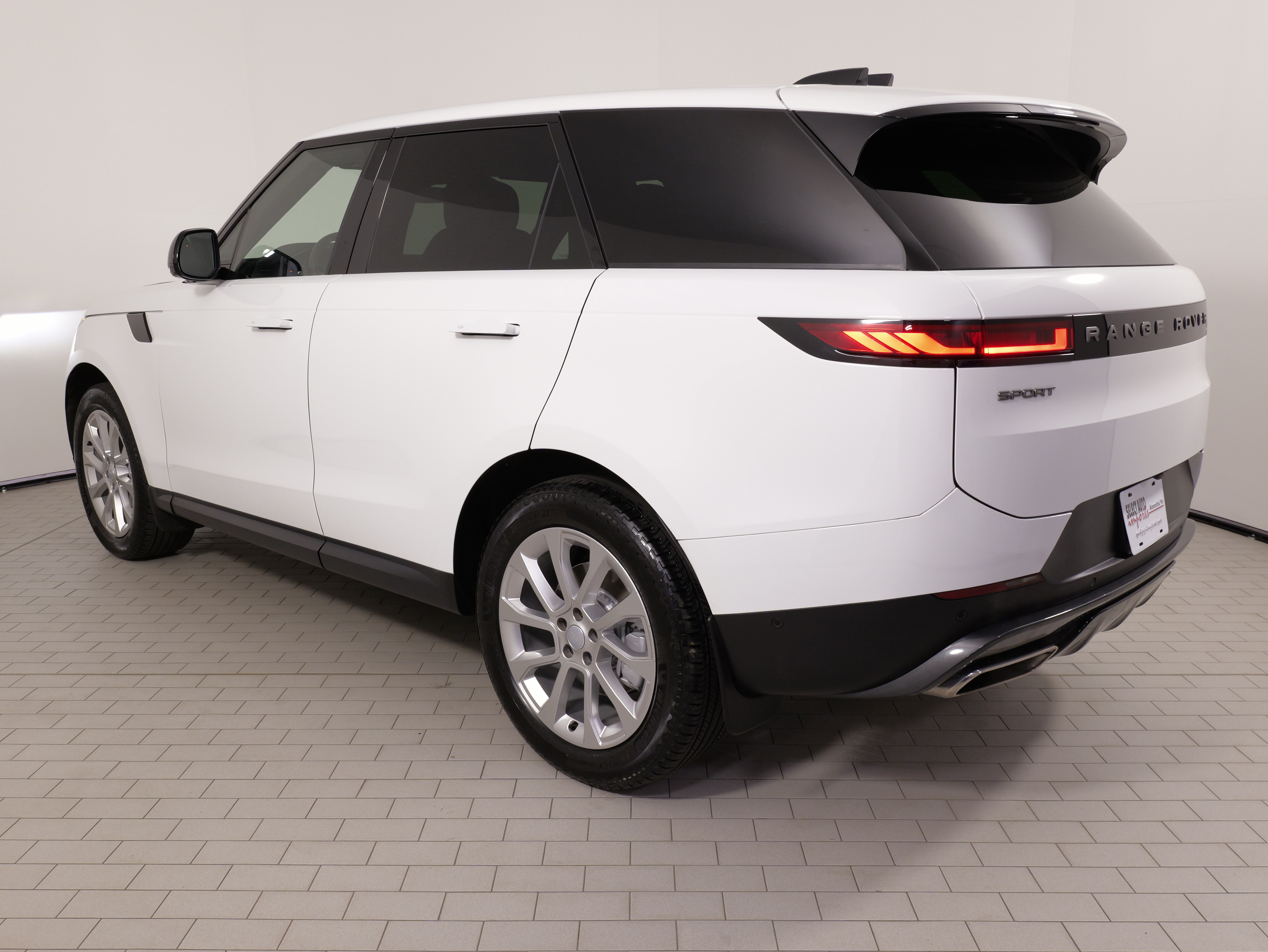 Used 2024 Land Rover Range Rover Sport SE AWD/4WD image 14