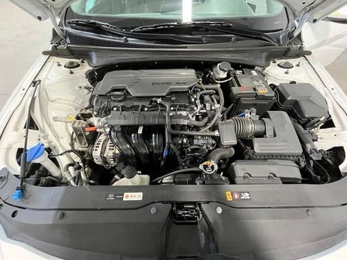 Used 2024 Hyundai Elantra SEL FWD image 27