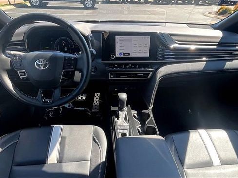 Used 2025 Toyota Camry SE image 15
