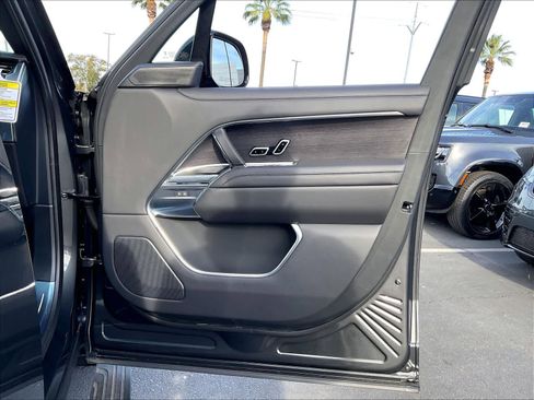 New 2025 Land Rover Range Rover SE image 30
