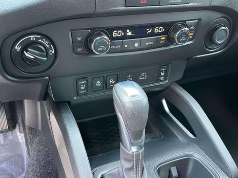 Used 2023 Nissan Frontier SV w/ Technology Package AWD/4WD image 32