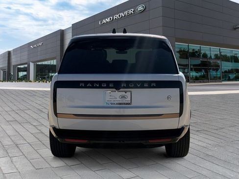 Used 2024 Land Rover Range Rover SV AWD/4WD image 4