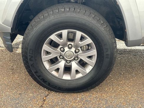 Used 2017 Toyota Tacoma SR5 image 23