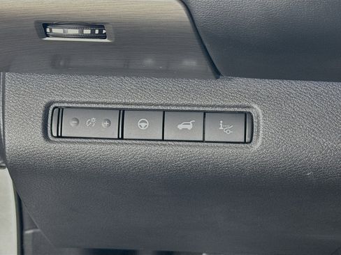 Used 2024 Nissan Pathfinder Platinum image 11