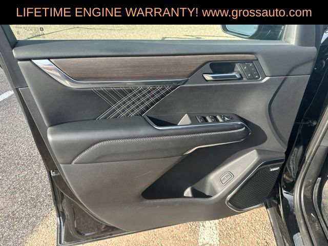 Used 2025 GMC Acadia Denali w/ LPO, Floor Liner Package AWD/4WD image 10