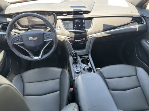 New 2025 Cadillac XT6 Luxury image 13