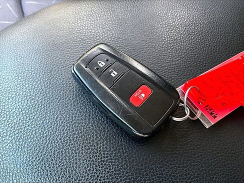 Used 2024 Toyota RAV4 XLE AWD/4WD image 35