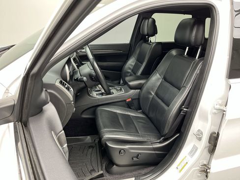Used 2018 Jeep Grand Cherokee Limited image 9