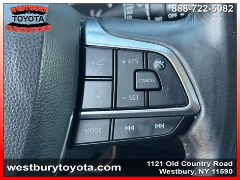 Used 2021 Toyota Highlander XLE AWD/4WD image 25