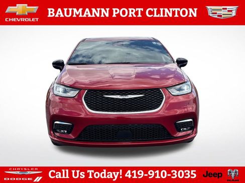 Used 2025 Chrysler Pacifica Select FWD image 9