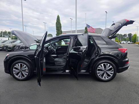 Used 2023 Audi Q4 e-tron Premium Plus w/ Premium Plus RWD image 11