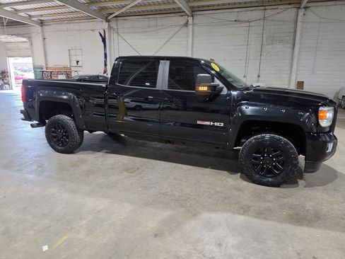 Used 2017 GMC Sierra 2500 SLT w/ All Terrain X HD Package AWD/4WD image 17
