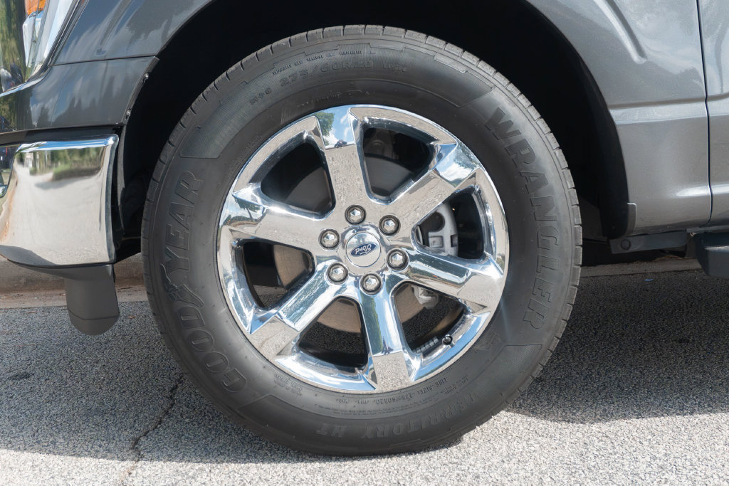 Used 2023 Ford F150 Lariat w/ Trailer Tow Package RWD image 2