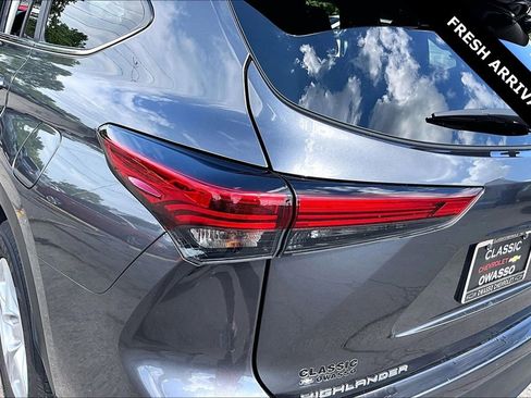 Used 2023 Toyota Highlander L FWD image 22