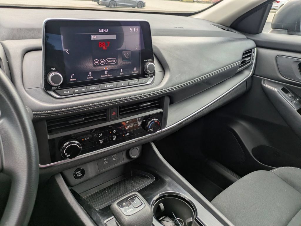 Used 2024 Nissan Rogue S FWD image 18