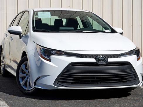 Used 2023 Toyota Corolla LE w/ Carpet Mat Package (TMS) FWD image 2